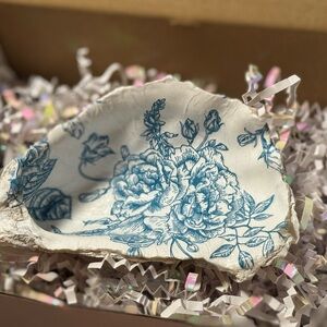 Floral Blue and White Decorative Oyster Shell Dish